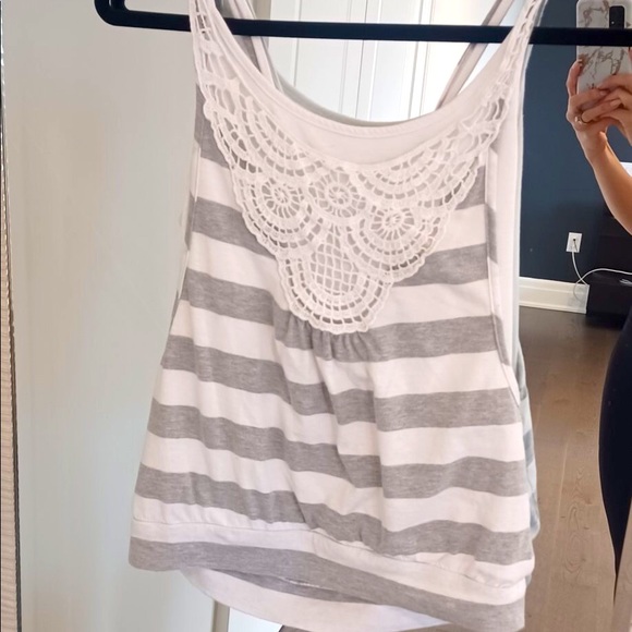 Lace front tank - Picture 3 of 7